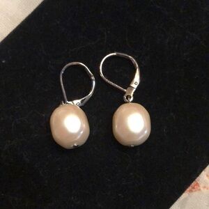 Freshwater pearl lever-back silver tone dangling fashion earrings